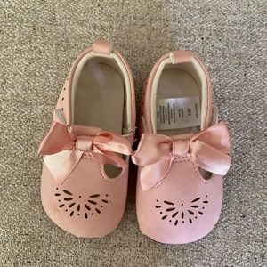 Pink baby shoes 6-9 month